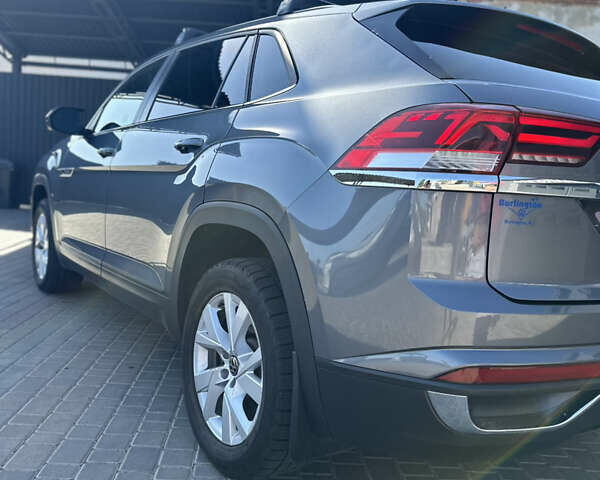 Серый Фольксваген Atlas Cross Sport, объемом двигателя 2 л и пробегом 36 тыс. км за 27900 $, фото 8 на Automoto.ua