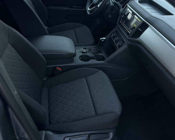 Серый Фольксваген Atlas Cross Sport, объемом двигателя 2 л и пробегом 36 тыс. км за 27900 $, фото 16 на Automoto.ua
