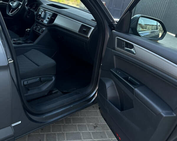Серый Фольксваген Atlas Cross Sport, объемом двигателя 2 л и пробегом 36 тыс. км за 27900 $, фото 22 на Automoto.ua