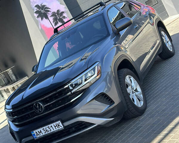 Серый Фольксваген Atlas Cross Sport, объемом двигателя 2 л и пробегом 36 тыс. км за 27900 $, фото 2 на Automoto.ua
