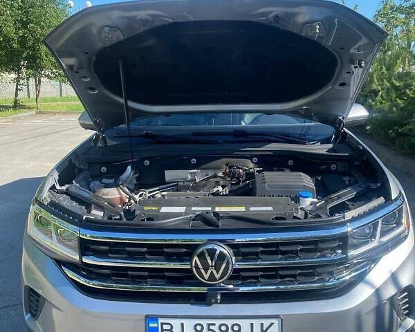 Серый Фольксваген Atlas Cross Sport, объемом двигателя 3.6 л и пробегом 96 тыс. км за 31500 $, фото 2 на Automoto.ua