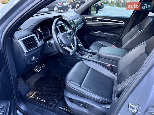 Серый Фольксваген Atlas Cross Sport, объемом двигателя 3.6 л и пробегом 86 тыс. км за 27000 $, фото 12 на Automoto.ua