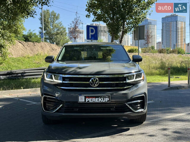 Серый Фольксваген Atlas Cross Sport, объемом двигателя 3.6 л и пробегом 52 тыс. км за 32499 $, фото 1 на Automoto.ua