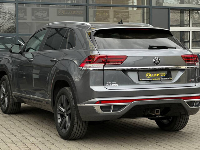 Серый Фольксваген Atlas Cross Sport, объемом двигателя 3.6 л и пробегом 84 тыс. км за 33900 $, фото 3 на Automoto.ua