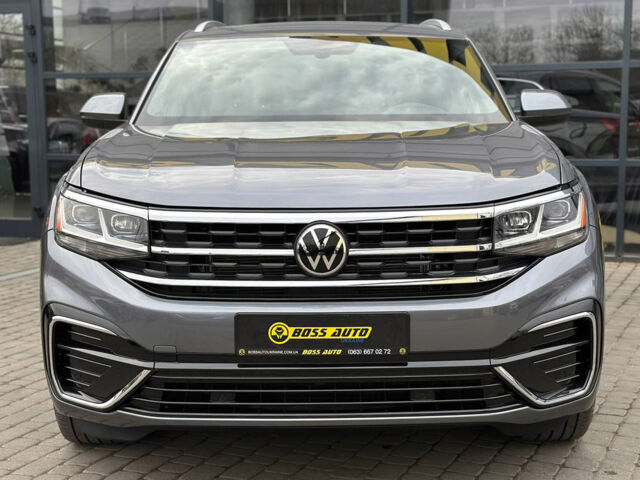 Серый Фольксваген Atlas Cross Sport, объемом двигателя 3.6 л и пробегом 84 тыс. км за 33900 $, фото 1 на Automoto.ua