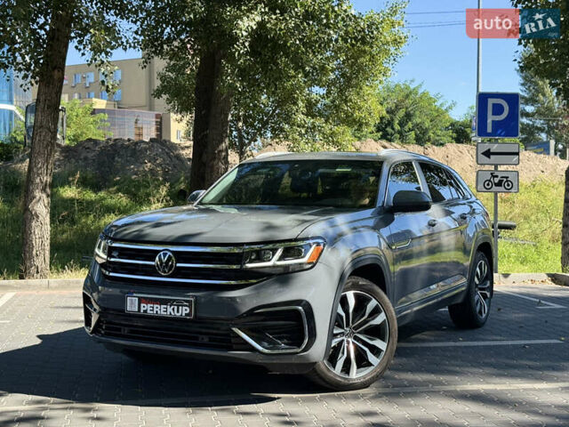 Серый Фольксваген Atlas Cross Sport, объемом двигателя 3.6 л и пробегом 52 тыс. км за 32499 $, фото 2 на Automoto.ua