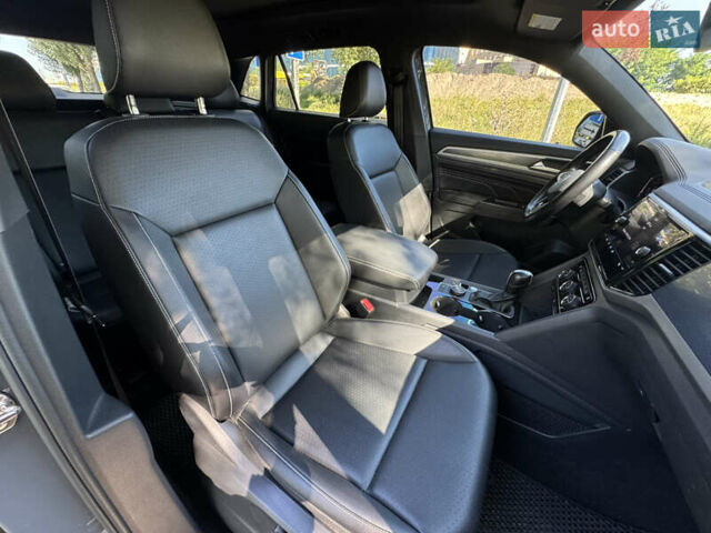 Серый Фольксваген Atlas Cross Sport, объемом двигателя 3.6 л и пробегом 52 тыс. км за 32499 $, фото 37 на Automoto.ua