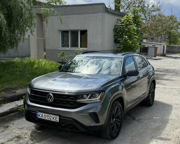 Серый Фольксваген Atlas Cross Sport, объемом двигателя 3.6 л и пробегом 155 тыс. км за 31400 $, фото 2 на Automoto.ua