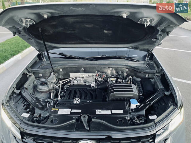 Серый Фольксваген Atlas Cross Sport, объемом двигателя 3.6 л и пробегом 86 тыс. км за 27000 $, фото 16 на Automoto.ua