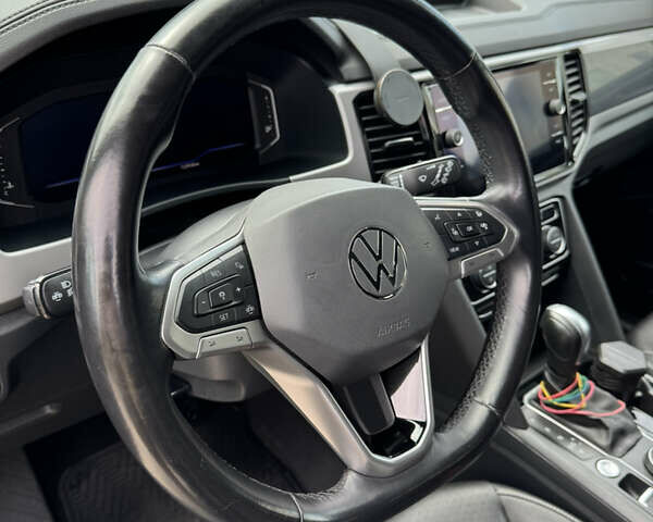Серый Фольксваген Atlas Cross Sport, объемом двигателя 3.6 л и пробегом 155 тыс. км за 31400 $, фото 8 на Automoto.ua