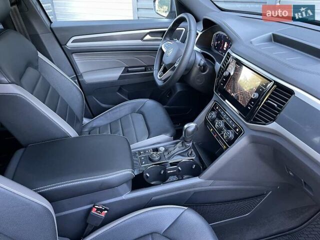 Серый Фольксваген Atlas Cross Sport, объемом двигателя 3.6 л и пробегом 22 тыс. км за 35000 $, фото 112 на Automoto.ua