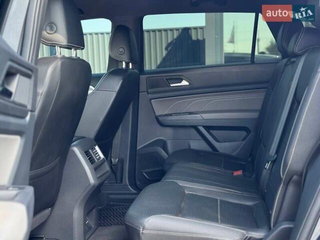 Серый Фольксваген Atlas Cross Sport, объемом двигателя 3.6 л и пробегом 56 тыс. км за 32000 $, фото 21 на Automoto.ua