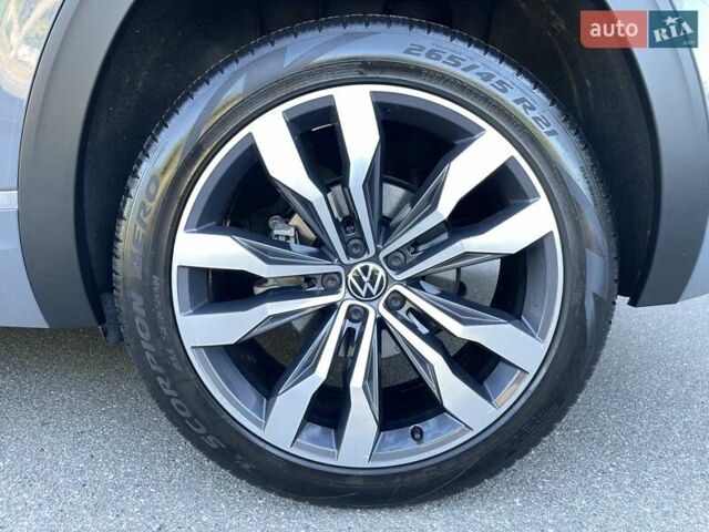 Серый Фольксваген Atlas Cross Sport, объемом двигателя 3.6 л и пробегом 22 тыс. км за 35000 $, фото 51 на Automoto.ua