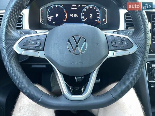Серый Фольксваген Atlas Cross Sport, объемом двигателя 3.6 л и пробегом 22 тыс. км за 35000 $, фото 125 на Automoto.ua