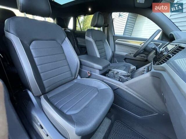 Серый Фольксваген Atlas Cross Sport, объемом двигателя 3.6 л и пробегом 22 тыс. км за 35000 $, фото 114 на Automoto.ua
