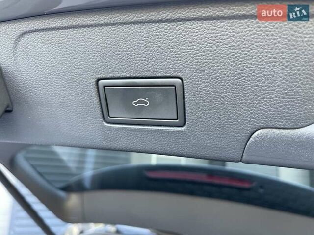Серый Фольксваген Atlas Cross Sport, объемом двигателя 3.6 л и пробегом 22 тыс. км за 35000 $, фото 98 на Automoto.ua