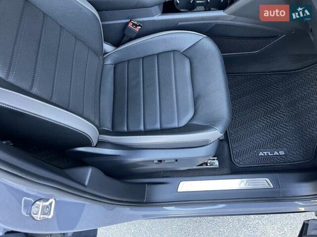 Серый Фольксваген Atlas Cross Sport, объемом двигателя 3.6 л и пробегом 22 тыс. км за 35000 $, фото 111 на Automoto.ua