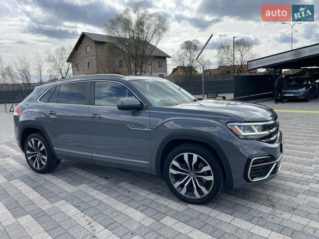 Серый Фольксваген Atlas Cross Sport, объемом двигателя 3.6 л и пробегом 95 тыс. км за 26000 $, фото 4 на Automoto.ua