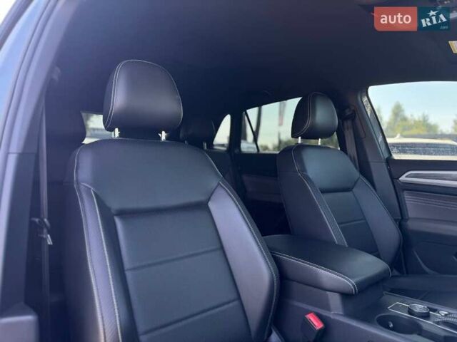 Серый Фольксваген Atlas Cross Sport, объемом двигателя 3.6 л и пробегом 56 тыс. км за 32000 $, фото 25 на Automoto.ua