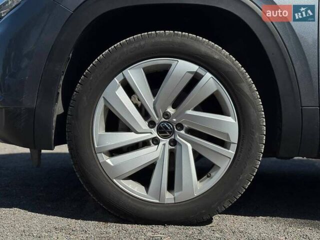 Серый Фольксваген Atlas Cross Sport, объемом двигателя 3.6 л и пробегом 56 тыс. км за 32000 $, фото 2 на Automoto.ua