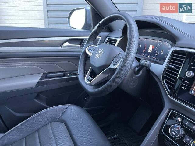 Серый Фольксваген Atlas Cross Sport, объемом двигателя 3.6 л и пробегом 22 тыс. км за 35000 $, фото 120 на Automoto.ua