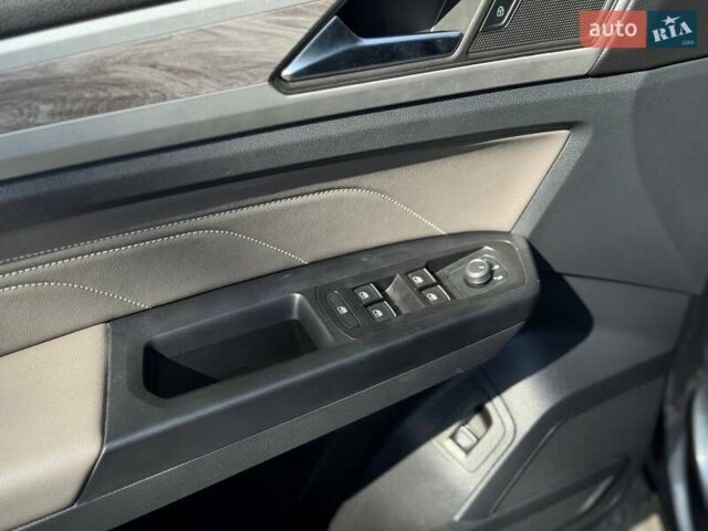 Серый Фольксваген Atlas Cross Sport, объемом двигателя 3.6 л и пробегом 56 тыс. км за 32000 $, фото 14 на Automoto.ua