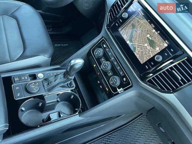 Сірий Фольксваген Atlas Cross Sport, об'ємом двигуна 3.6 л та пробігом 28 тис. км за 33500 $, фото 111 на Automoto.ua