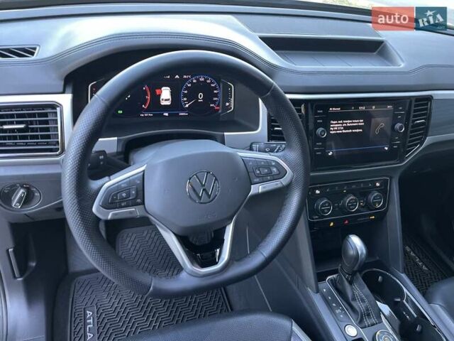 Серый Фольксваген Atlas Cross Sport, объемом двигателя 3.6 л и пробегом 22 тыс. км за 35000 $, фото 70 на Automoto.ua