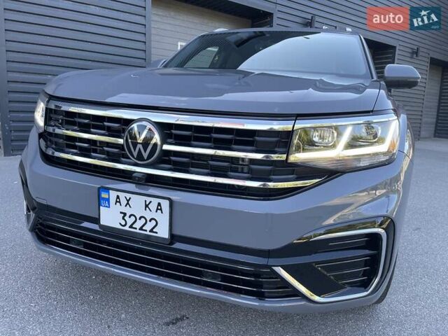 Серый Фольксваген Atlas Cross Sport, объемом двигателя 3.6 л и пробегом 22 тыс. км за 35000 $, фото 3 на Automoto.ua