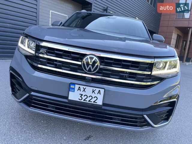 Серый Фольксваген Atlas Cross Sport, объемом двигателя 3.6 л и пробегом 22 тыс. км за 35000 $, фото 1 на Automoto.ua