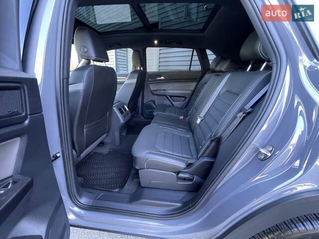 Серый Фольксваген Atlas Cross Sport, объемом двигателя 3.6 л и пробегом 22 тыс. км за 35000 $, фото 82 на Automoto.ua