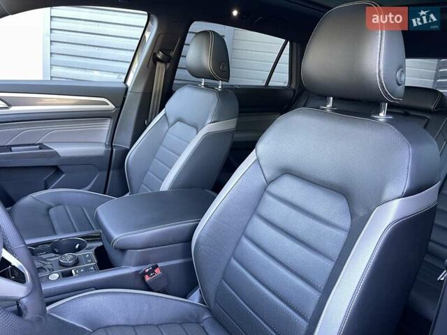 Серый Фольксваген Atlas Cross Sport, объемом двигателя 3.6 л и пробегом 22 тыс. км за 35000 $, фото 76 на Automoto.ua
