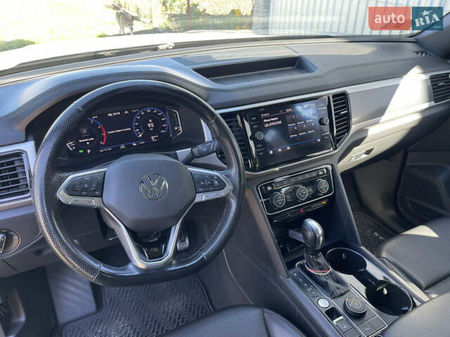 Серый Фольксваген Atlas Cross Sport, объемом двигателя 3.6 л и пробегом 95 тыс. км за 26000 $, фото 17 на Automoto.ua