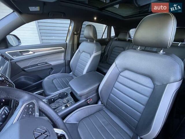 Сірий Фольксваген Atlas Cross Sport, об'ємом двигуна 3.6 л та пробігом 28 тис. км за 33500 $, фото 78 на Automoto.ua