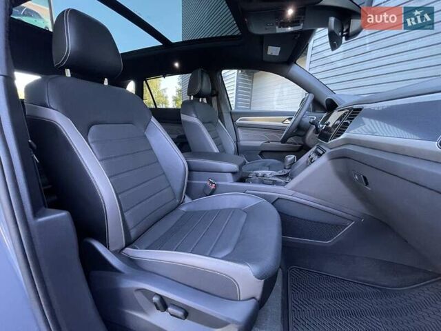 Серый Фольксваген Atlas Cross Sport, объемом двигателя 3.6 л и пробегом 22 тыс. км за 35000 $, фото 113 на Automoto.ua