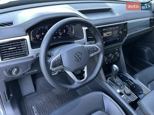 Сірий Фольксваген Atlas Cross Sport, об'ємом двигуна 3.6 л та пробігом 28 тис. км за 33500 $, фото 61 на Automoto.ua