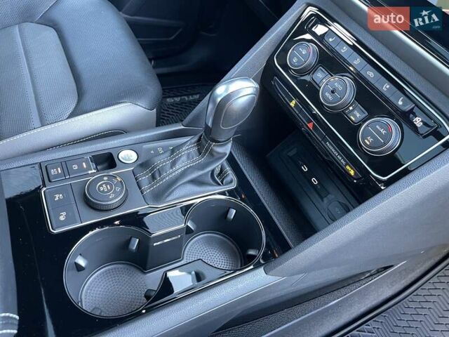 Серый Фольксваген Atlas Cross Sport, объемом двигателя 3.6 л и пробегом 22 тыс. км за 35000 $, фото 117 на Automoto.ua