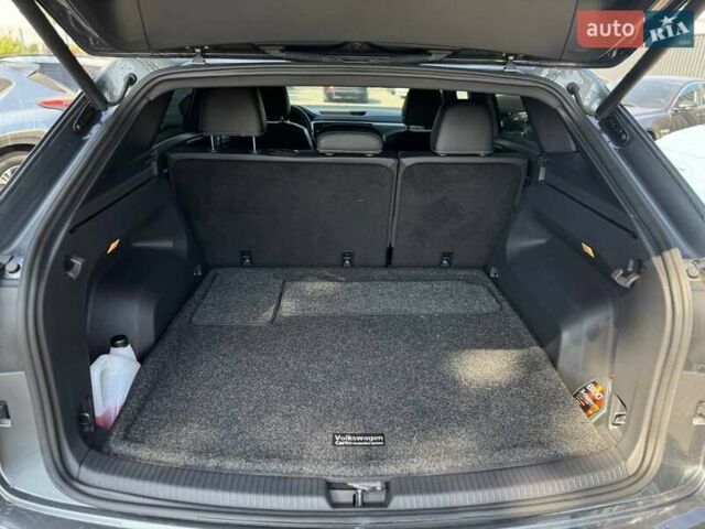 Серый Фольксваген Atlas Cross Sport, объемом двигателя 3.6 л и пробегом 56 тыс. км за 32000 $, фото 22 на Automoto.ua
