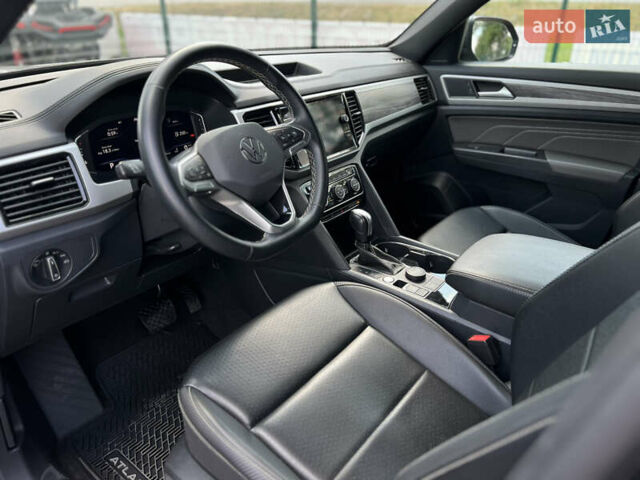 Сірий Фольксваген Atlas Cross Sport, об'ємом двигуна 3.6 л та пробігом 75 тис. км за 33500 $, фото 10 на Automoto.ua