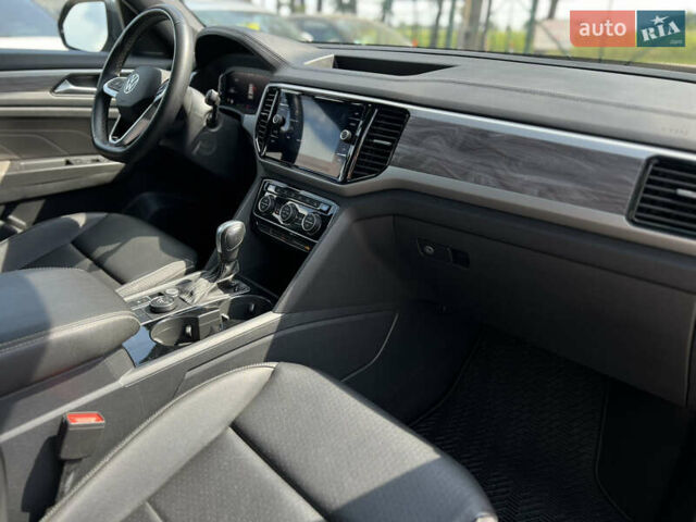 Сірий Фольксваген Atlas Cross Sport, об'ємом двигуна 3.6 л та пробігом 75 тис. км за 33500 $, фото 13 на Automoto.ua