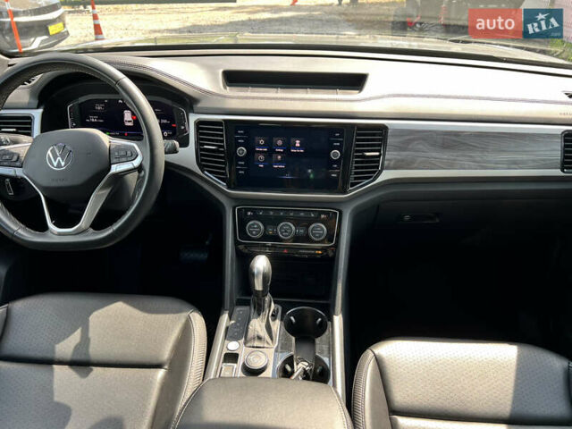 Сірий Фольксваген Atlas Cross Sport, об'ємом двигуна 3.6 л та пробігом 75 тис. км за 33500 $, фото 12 на Automoto.ua