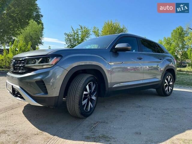 Серый Фольксваген Atlas Cross Sport, объемом двигателя 1.98 л и пробегом 42 тыс. км за 30700 $, фото 3 на Automoto.ua