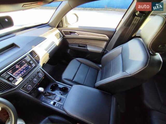 Серый Фольксваген Atlas Cross Sport, объемом двигателя 1.98 л и пробегом 46 тыс. км за 26790 $, фото 34 на Automoto.ua