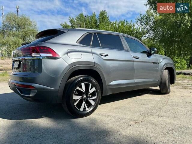 Серый Фольксваген Atlas Cross Sport, объемом двигателя 1.98 л и пробегом 42 тыс. км за 30700 $, фото 4 на Automoto.ua