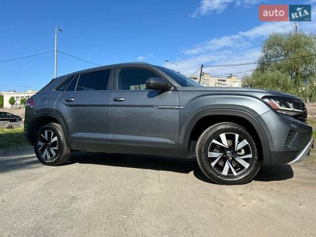 Серый Фольксваген Atlas Cross Sport, объемом двигателя 1.98 л и пробегом 42 тыс. км за 30700 $, фото 6 на Automoto.ua