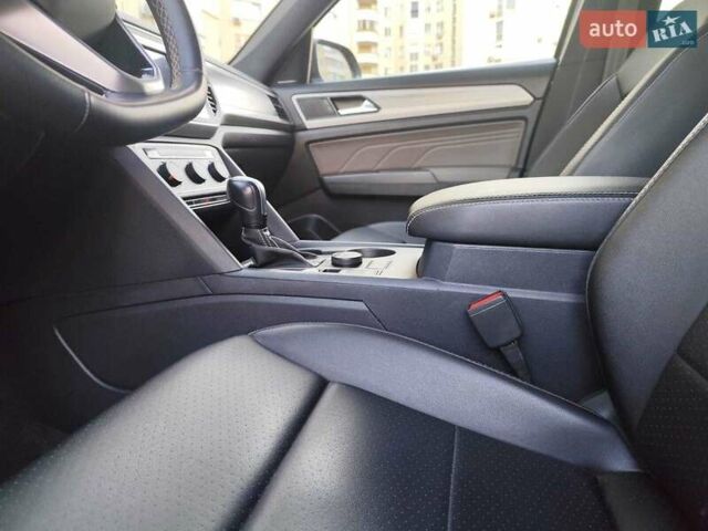 Серый Фольксваген Atlas Cross Sport, объемом двигателя 1.98 л и пробегом 42 тыс. км за 30700 $, фото 60 на Automoto.ua