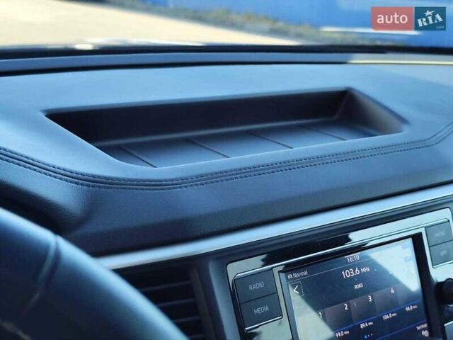 Серый Фольксваген Atlas Cross Sport, объемом двигателя 1.98 л и пробегом 46 тыс. км за 26790 $, фото 32 на Automoto.ua