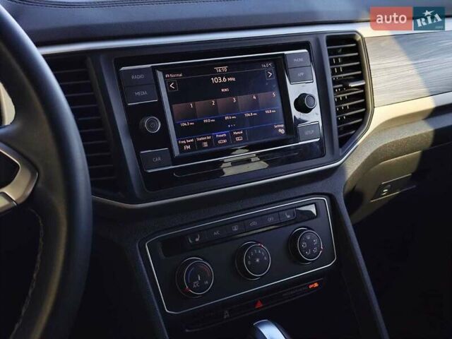 Серый Фольксваген Atlas Cross Sport, объемом двигателя 1.98 л и пробегом 46 тыс. км за 26790 $, фото 28 на Automoto.ua