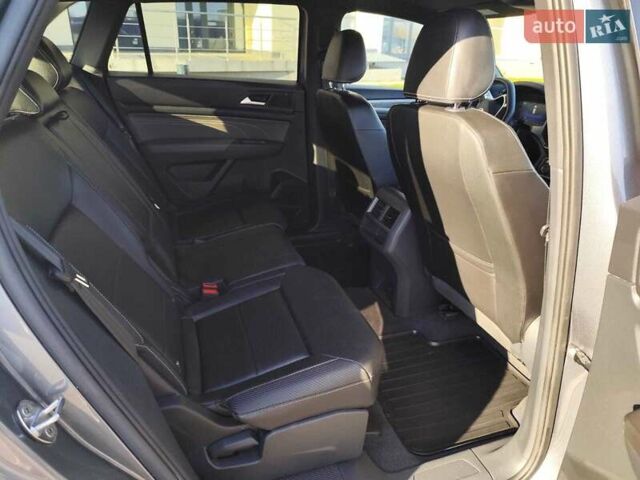 Серый Фольксваген Atlas Cross Sport, объемом двигателя 1.98 л и пробегом 46 тыс. км за 26790 $, фото 11 на Automoto.ua