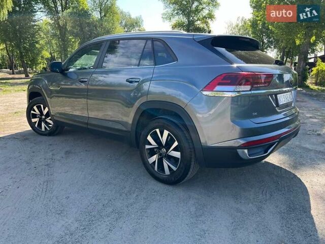 Серый Фольксваген Atlas Cross Sport, объемом двигателя 1.98 л и пробегом 42 тыс. км за 30700 $, фото 5 на Automoto.ua